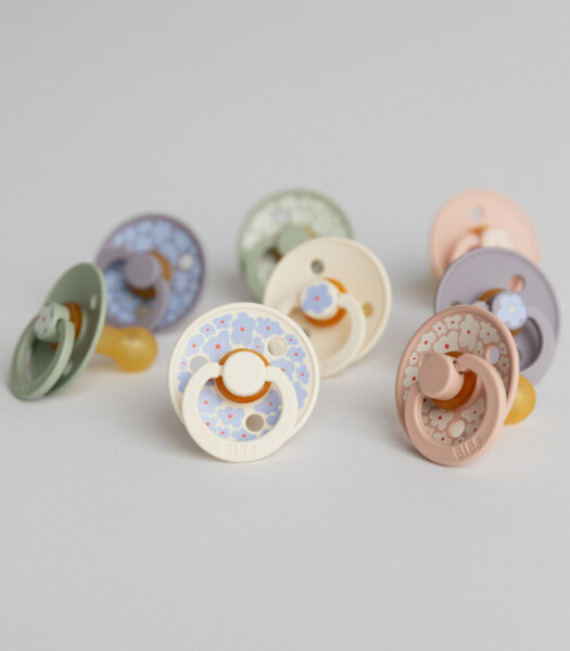 لهاية مطاطية ملونة من بيبس ستوديو، لون ياسمين فيلد، من عمر 0 ​​إلى 6 أشهر، لون أخضر فاتح - 3