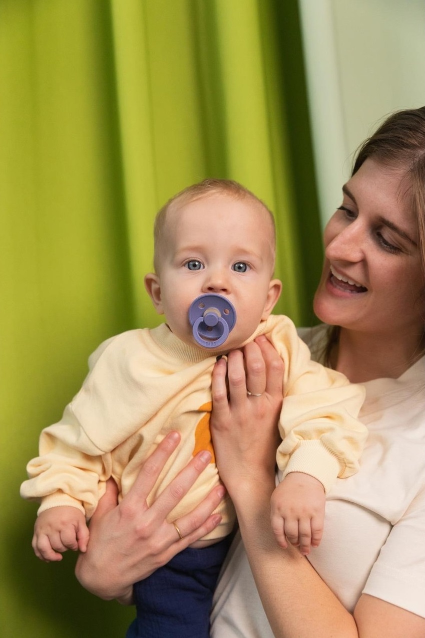 لهاية مطاطية ملونة من بيبس للأطفال من عمر 0 ​​إلى 6 أشهر - 4