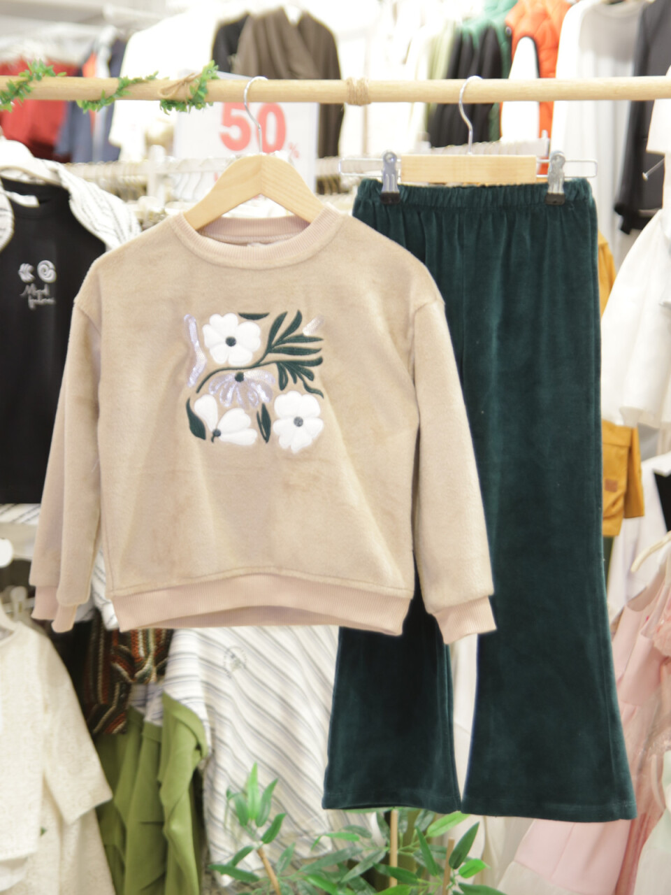 بدلة رياضية للبنات من عمر 6 إلى 10 سنوات 1026 بيج - 3