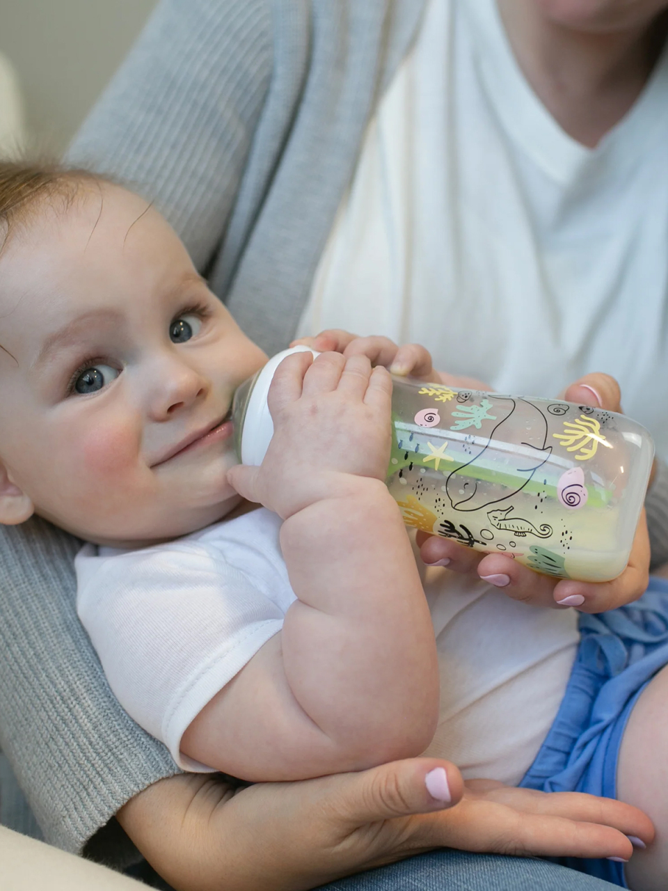 زجاجة رضاعة دكتور براونز ذات الفم العريض المصنوعة من مادة البولي بروبيلين المضادة للمغص، سعة 270 مل للبنات - 3