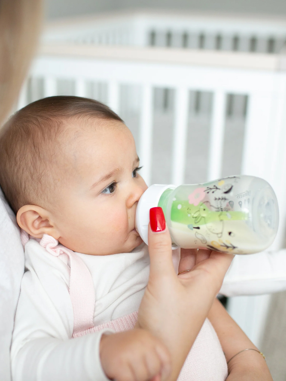 زجاجة رضاعة دكتور براونز ذات الفم العريض المصنوعة من مادة البولي بروبيلين المضادة للمغص، سعة 150 مل للبنات - 3