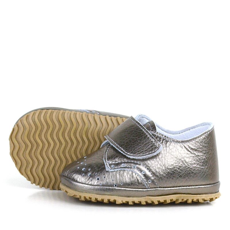 حذاء أطفال من الجلد الطبيعي اللامع البلاتيني مع شريط فيلكرو - 6