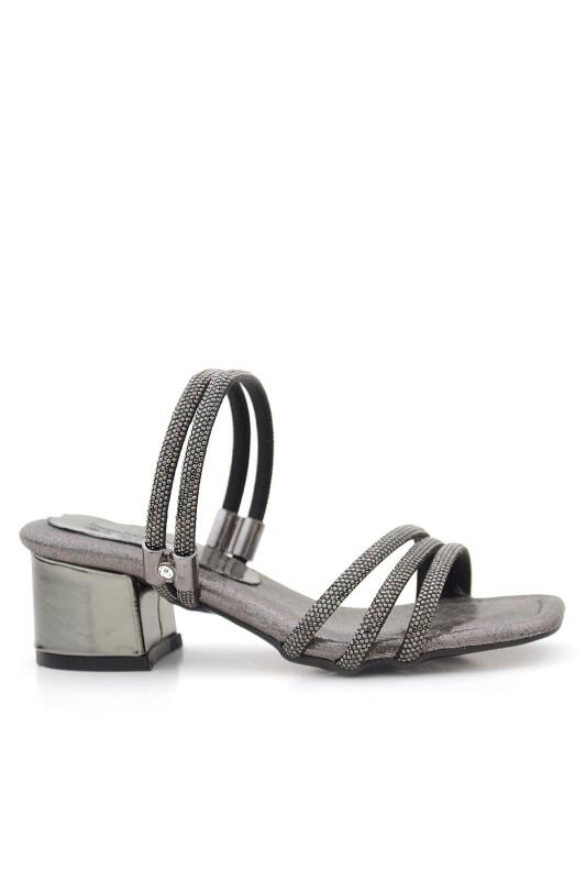 نعال جودي بلاتينيوم ستونيد للبنات بكعب عالٍ - 3