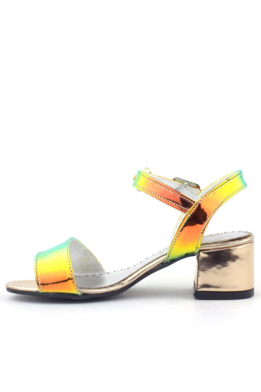 حذاء سهرة للبنات بكعب سميك وتفاصيل زهور بلون أخضر نحاسي مجسم - 3