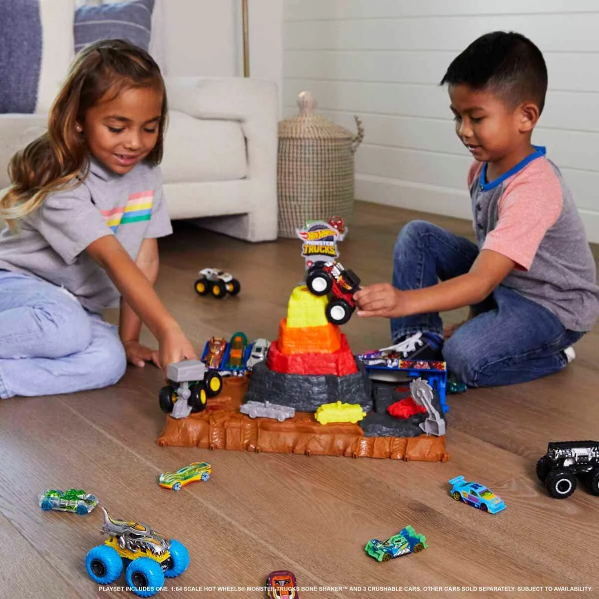 Hot Wheels Monster Trucks Muhteşem Çarpışma Arenası HNB96 - 2