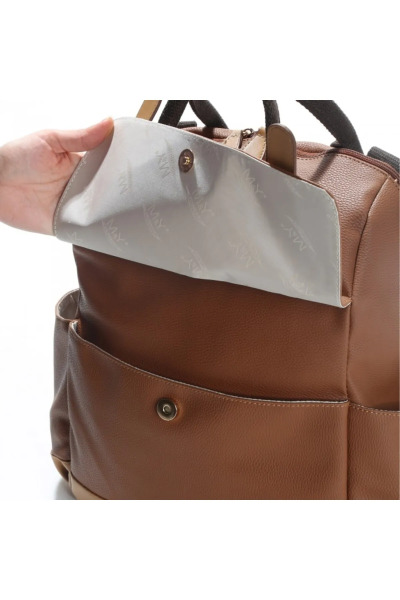 حقيبة ظهر هوليفيرا الجلدية للعناية بالأم والطفل من إم آند واي 7260 بلون بني - 4