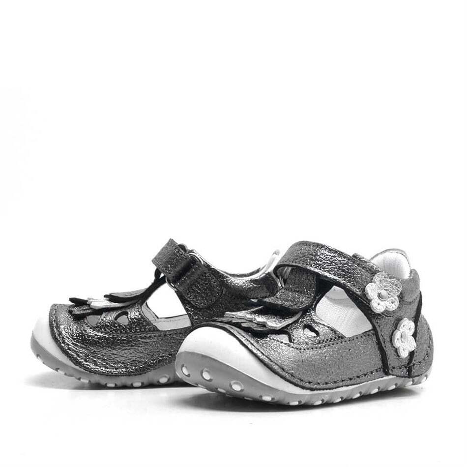 حذاء صيفي من الجلد الطبيعي مع شرابات فضية وشريط فيلكرو من First Step - 3