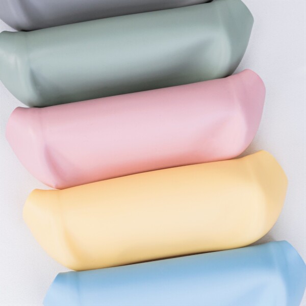 مريلة أطفال من السيليكون من OiOi Basics باللون الأخضر المائي - 3