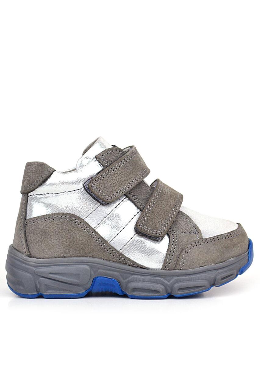 حذاء راكر بلاس من الجلد الطبيعي باللون الرمادي الفضي مع شريط فيلكرو للفتيات الصغيرات - 2
