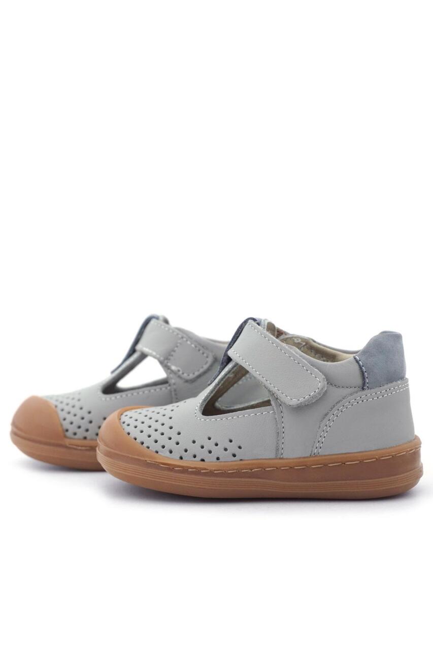 صندل شون من الجلد الطبيعي باللون الرمادي الفاتح مع شريط فيلكرو تشريحي للأطفال من راكر بلاس - 6