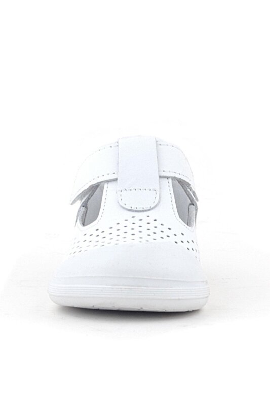 صندل أطفال تشريحي من الجلد الطبيعي من راكر بلاس شون، لون أبيض، مزود بشريط فيلكرو - 2