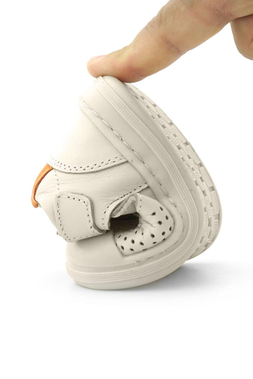 صندل شون من الجلد الطبيعي باللون البيج والبرتقالي من راكر بلاس، مزود بشريط فيلكرو تشريحي للأطفال - 9