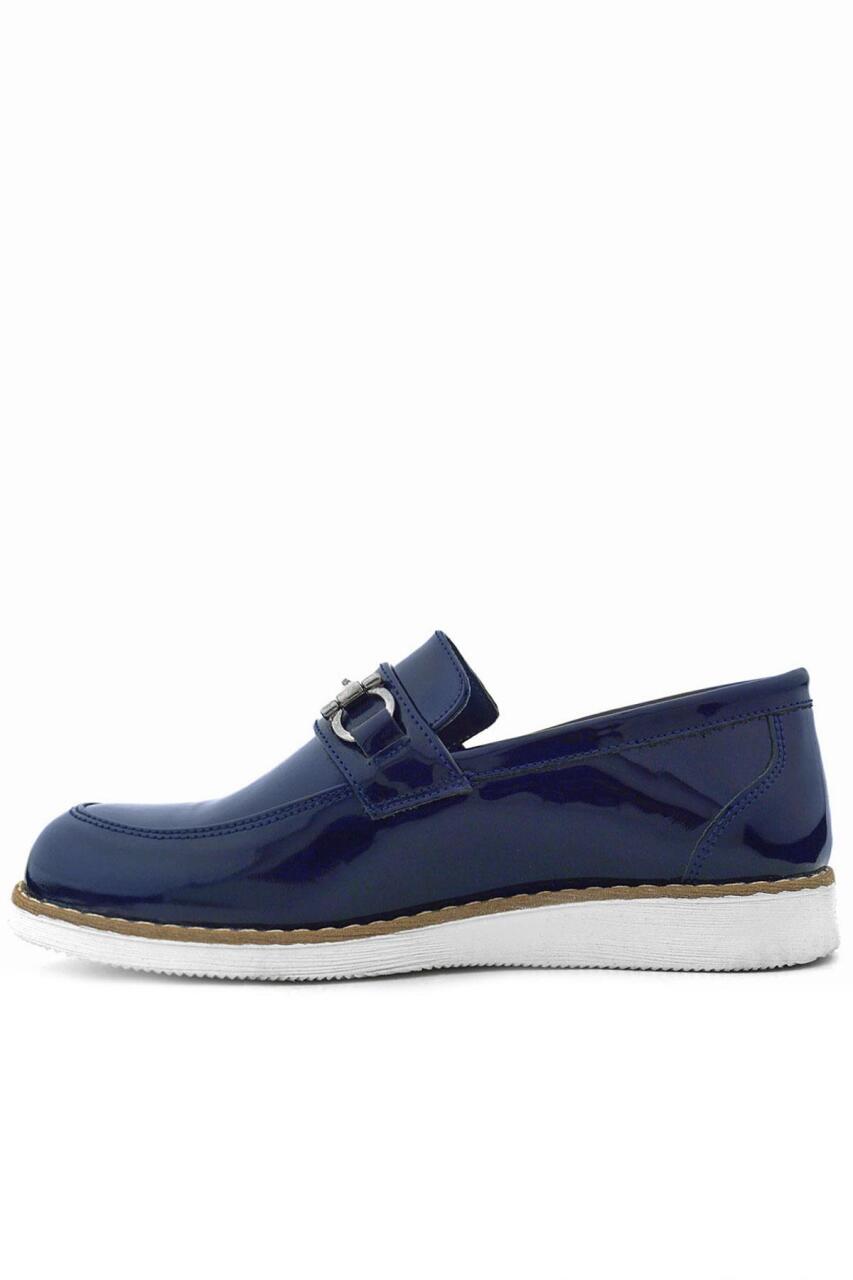 حذاء كلاسيكي للأطفال من راكر بلس مصنوع من الجلد الطبيعي باللون الأزرق الداكن وقاعدة بيضاء من الجلد اللامع - 4