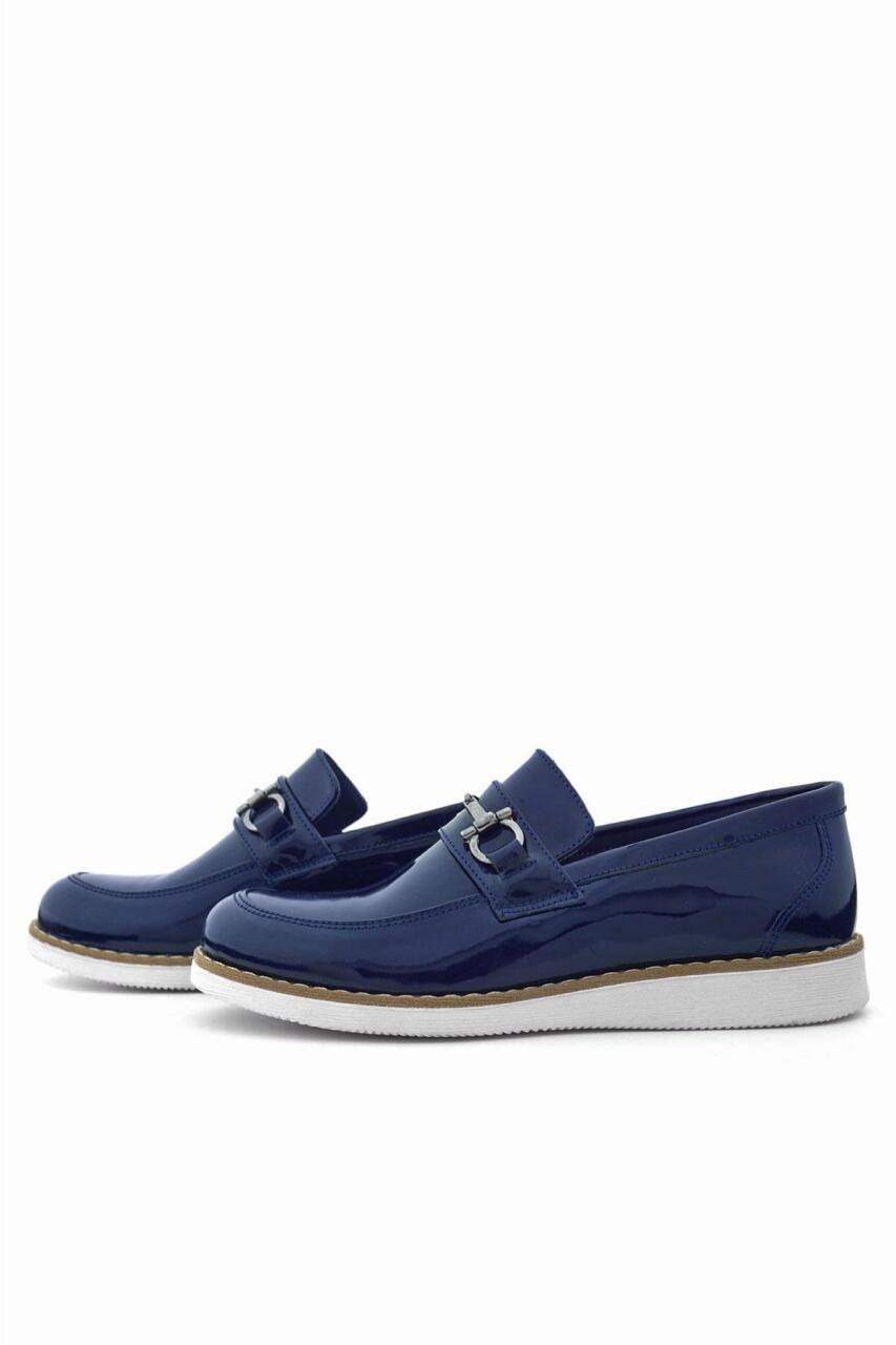 حذاء كلاسيكي للأطفال من راكر بلس مصنوع من الجلد الطبيعي باللون الأزرق الداكن وقاعدة بيضاء من الجلد اللامع - 5