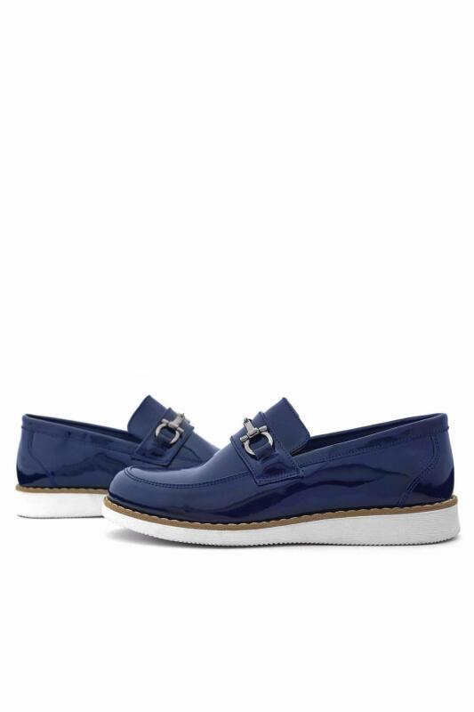 حذاء كلاسيكي للأطفال من راكر بلس مصنوع من الجلد الطبيعي باللون الأزرق الداكن وقاعدة بيضاء من الجلد اللامع - 7