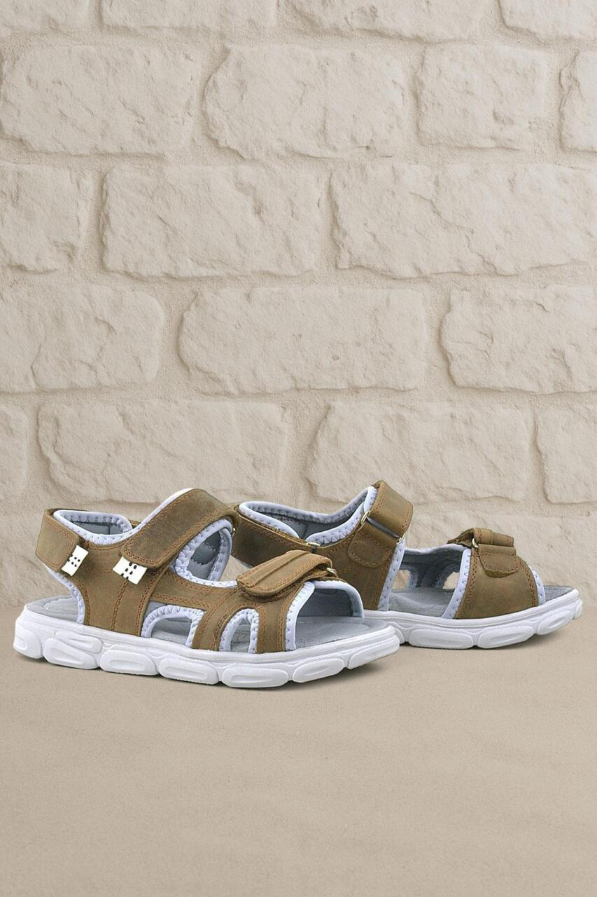 صندل راكر بلاس ويسبس من الجلد الطبيعي للأطفال بنقشة مموهة رملية - 1