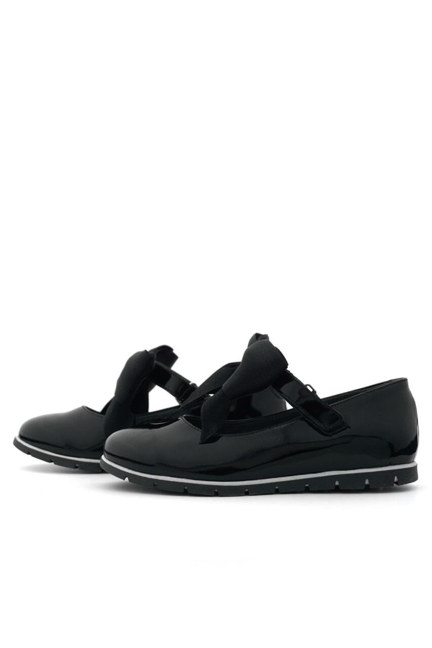 حذاء باليه للبنات من راكر بلاس مصنوع من الجلد الطبيعي باللون الأسود اللامع ومزين بشرائط سوداء - 4