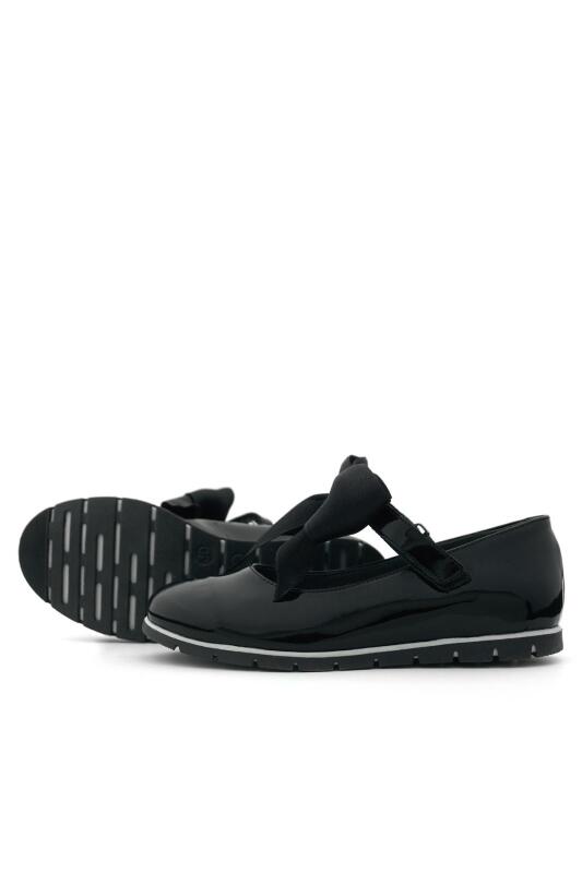 حذاء باليه للبنات من راكر بلاس مصنوع من الجلد الطبيعي باللون الأسود اللامع ومزين بشرائط سوداء - 5