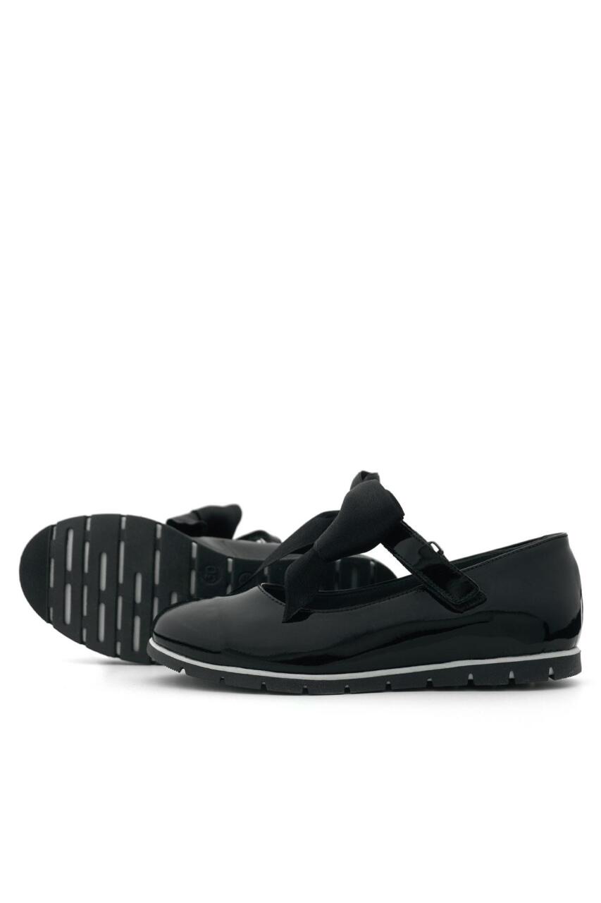 حذاء باليه للبنات من راكر بلاس مصنوع من الجلد الطبيعي باللون الأسود اللامع ومزين بشرائط سوداء - 5