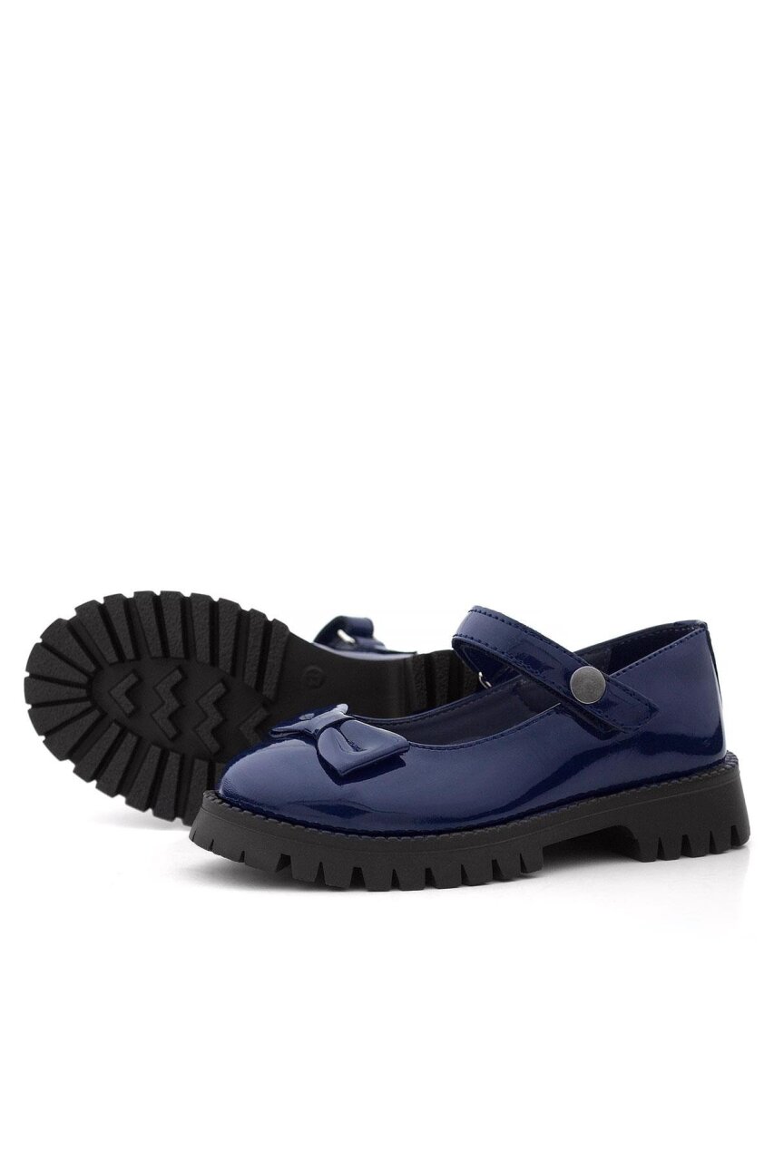 حذاء مدرسي للبنات من راكر بلاس، مصنوع من الجلد اللامع باللون الأزرق الداكن، مزود بشريط فيلكرو ونعل سميك وتفاصيل معدنية - 6