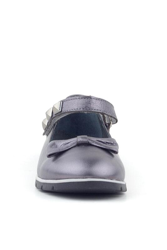 حذاء باليرينا للبنات من راكر بلاس مصنوع من الجلد الطبيعي مع تفاصيل معدنية وشريط فيلكرو بلاتيني - 3