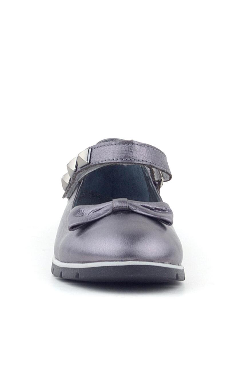 حذاء باليرينا للبنات من راكر بلاس مصنوع من الجلد الطبيعي مع تفاصيل معدنية وشريط فيلكرو بلاتيني - 3