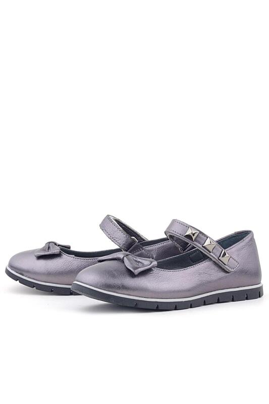 حذاء باليرينا للبنات من راكر بلاس مصنوع من الجلد الطبيعي مع تفاصيل معدنية وشريط فيلكرو بلاتيني - 5