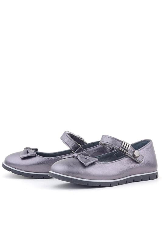 حذاء باليرينا للبنات من راكر بلاس مصنوع من الجلد الطبيعي ومُزود بإبزيم بلاتيني وشريط فيلكرو - 5