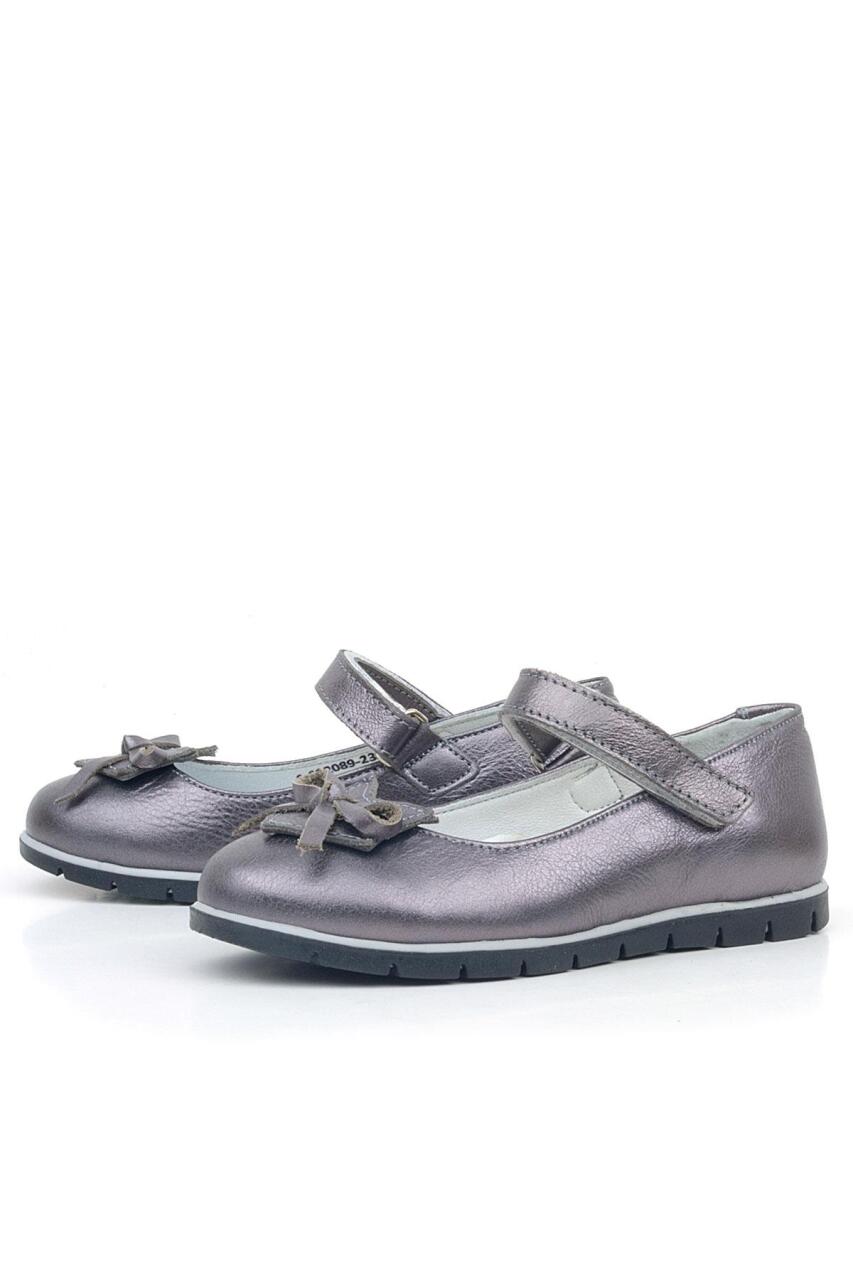 حذاء باليرينا للبنات من الجلد الطبيعي بتفاصيل شريط بلاتيني من راكر بلاس - 4