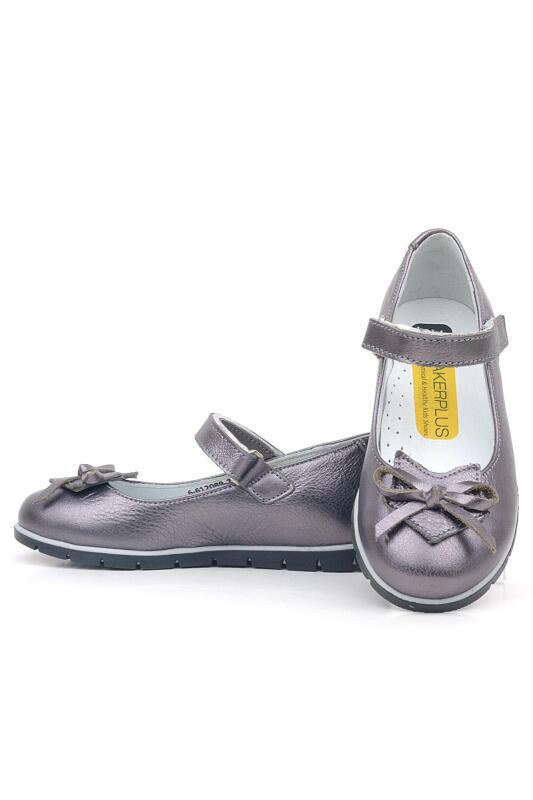 حذاء باليرينا للبنات من الجلد الطبيعي بتفاصيل شريط بلاتيني من راكر بلاس - 5