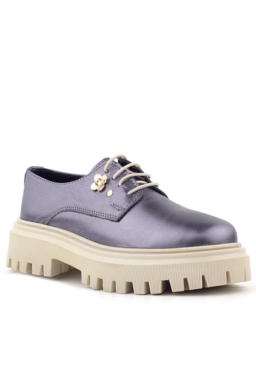 حذاء أوكسفورد كاجوال برباط من راكر بلاس بلاتينيوم مصنوع من الجلد الطبيعي ومزين بتفاصيل زهور - 1