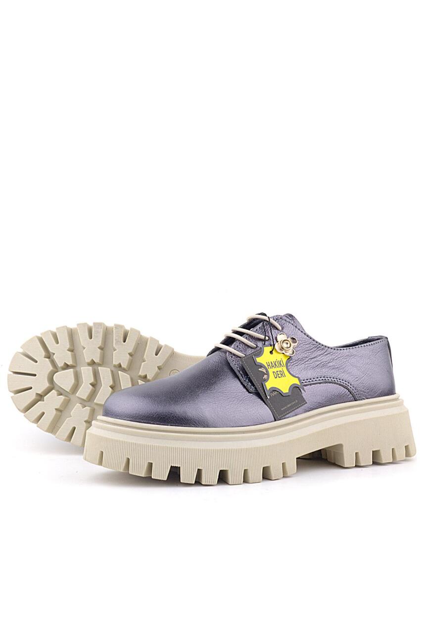 حذاء أوكسفورد كاجوال برباط من راكر بلاس بلاتينيوم مصنوع من الجلد الطبيعي ومزين بتفاصيل زهور - 5