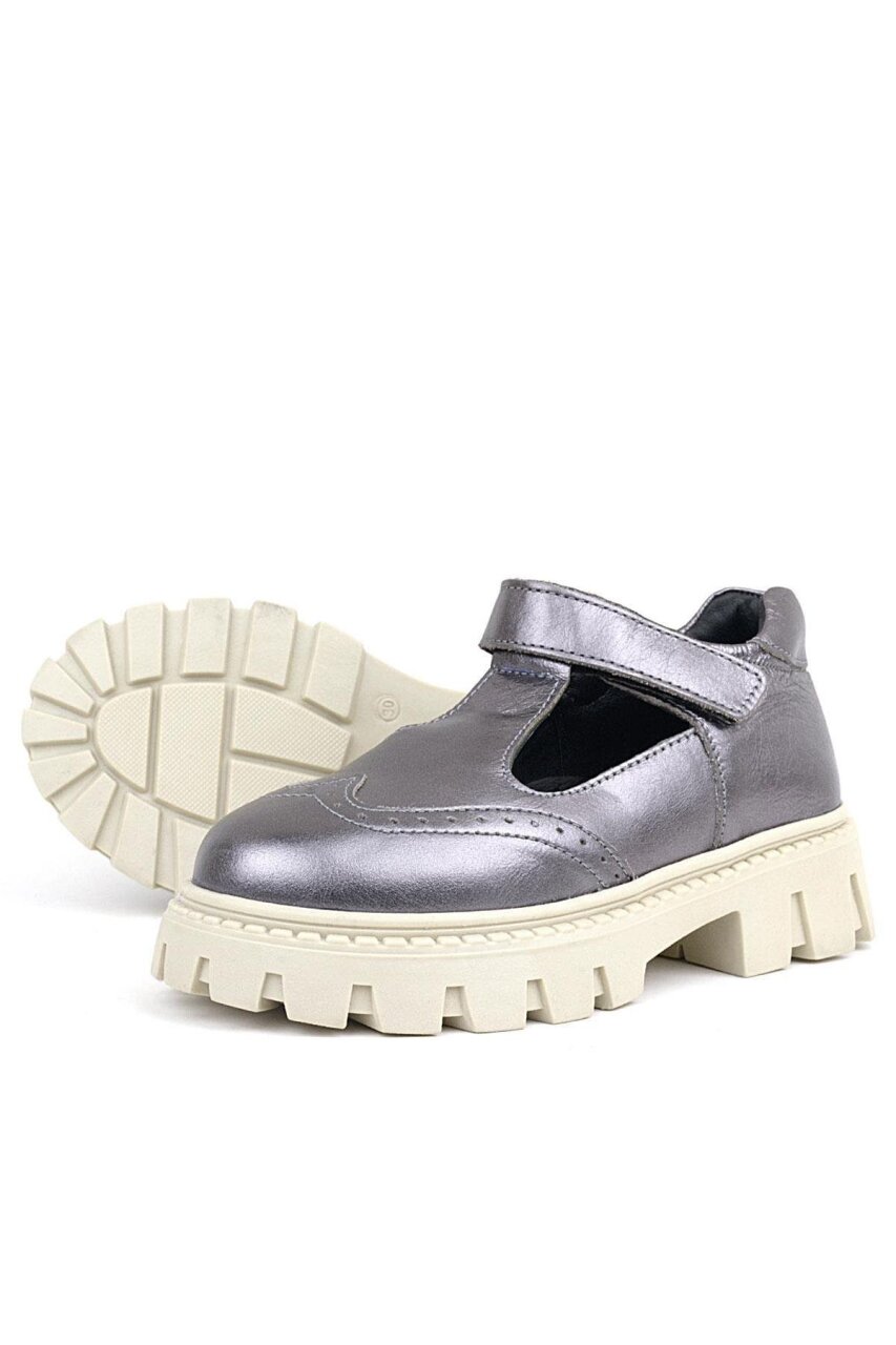 حذاء مدرسي للبنات من جلد طبيعي من راكر بلاس، ذو قاعدة كريمية بلاتينية، مزود بشريط فيلكرو - 6