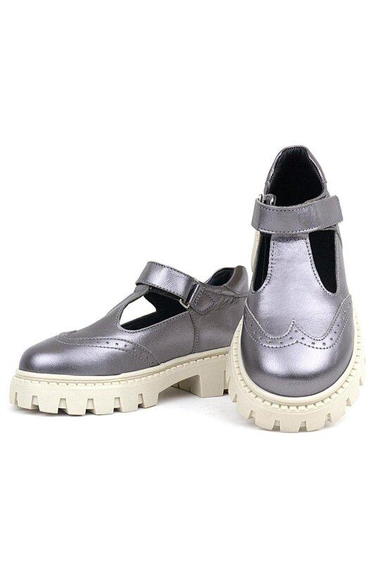 حذاء مدرسي للبنات من جلد طبيعي من راكر بلاس، ذو قاعدة كريمية بلاتينية، مزود بشريط فيلكرو - 7