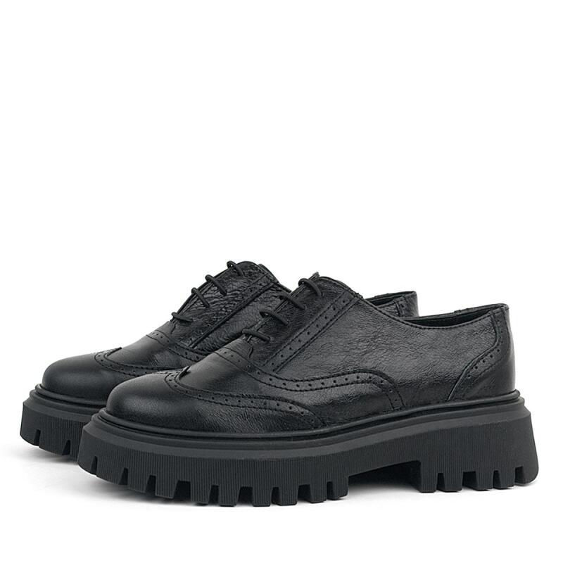 حذاء أوكسفورد كاجوال برباط من الجلد الطبيعي المتجعد باللون الأسود من راكر بلاس - 4