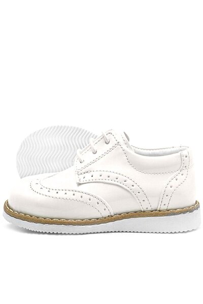 حذاء كلاسيكي من الجلد اللامع باللون الكريمي من راكر بلاس للأولاد الصغار - 4