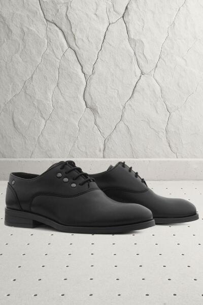 حذاء كلاسيكي للأطفال من راكر بلاس، أسود مطفي، برباط، مزين بتفاصيل معدنية - Rakerplus