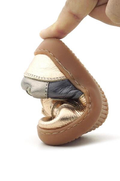 حذاء رياضي للأطفال من راكر بلس بوب مصنوع من الجلد الطبيعي ومزود بشريط فيلكرو مطاطي - 9