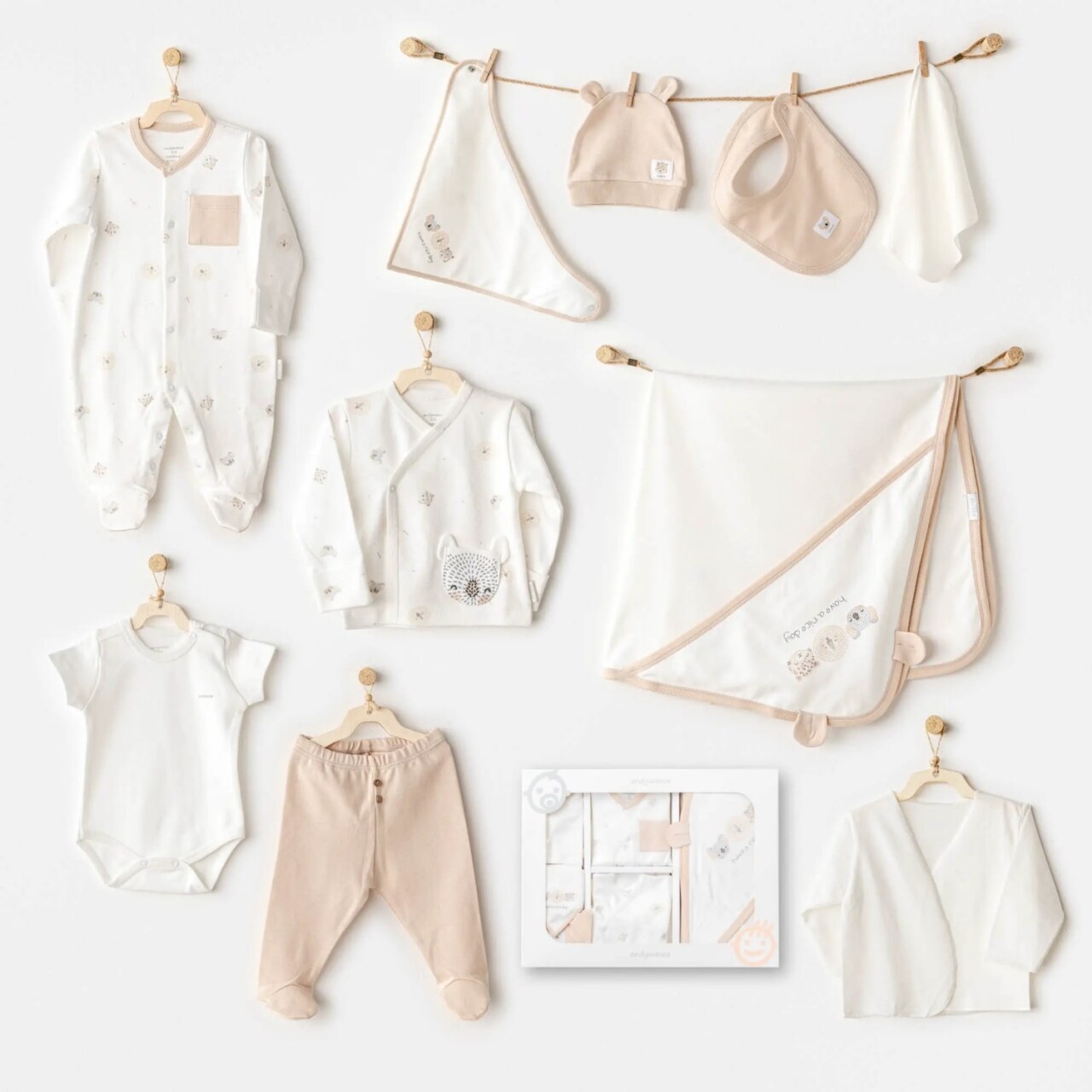 مجموعة أنديواوا AC25851 هابي أنيمالز المكونة من 10 قطع لتجهيز المرضى للخروج من المستشفى (لون بيج فاتح) - 1