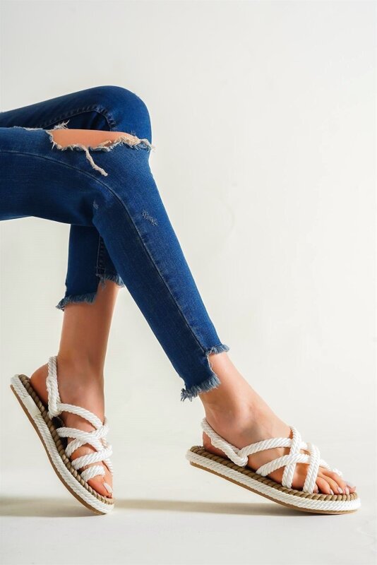 صندل أرتيكو أزوراس الأبيض ذو الحزام المتقاطع - 2