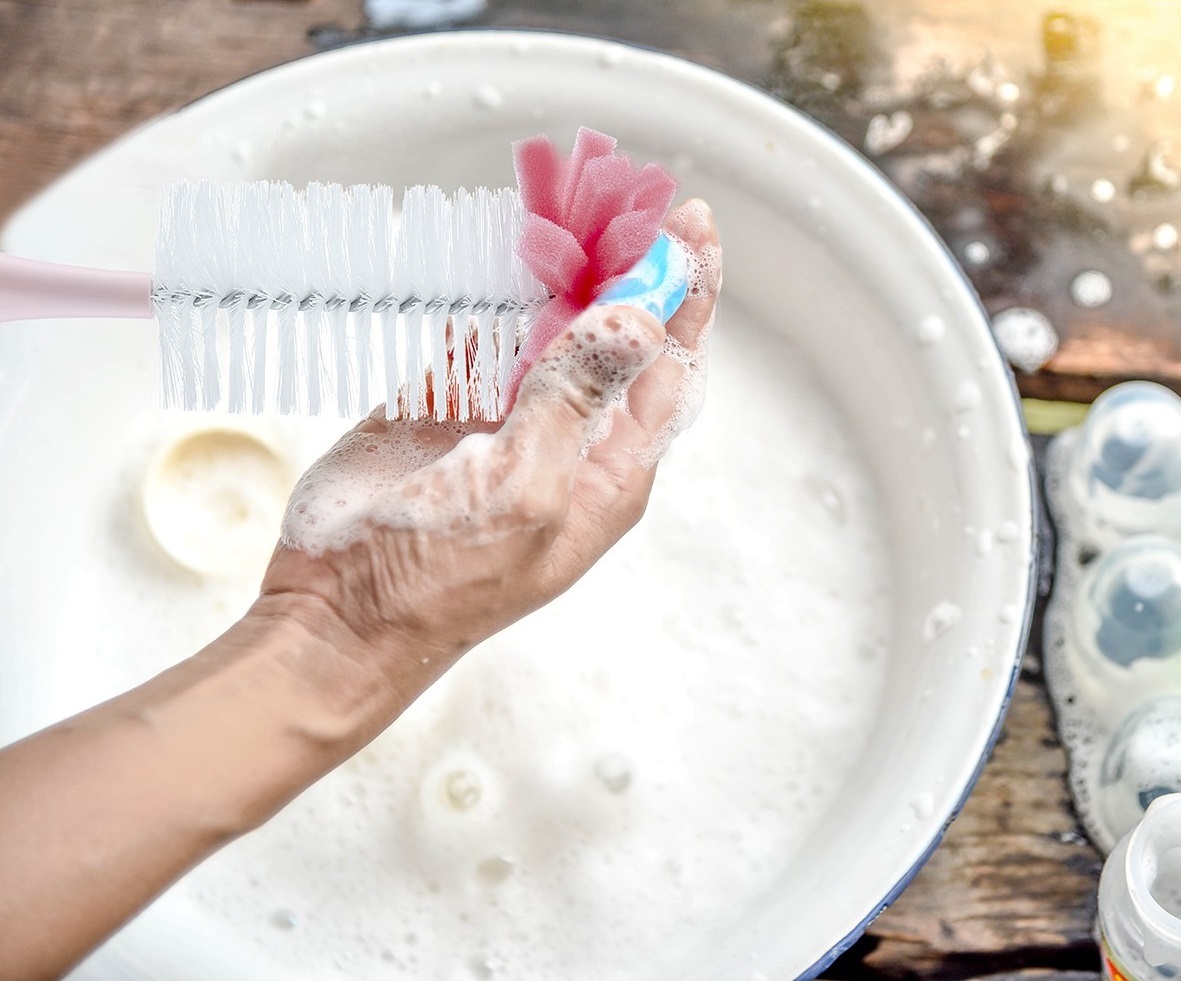 فرشاة تنظيف زجاجات الأطفال من بيبي جيم، لون وردي 776 - 4