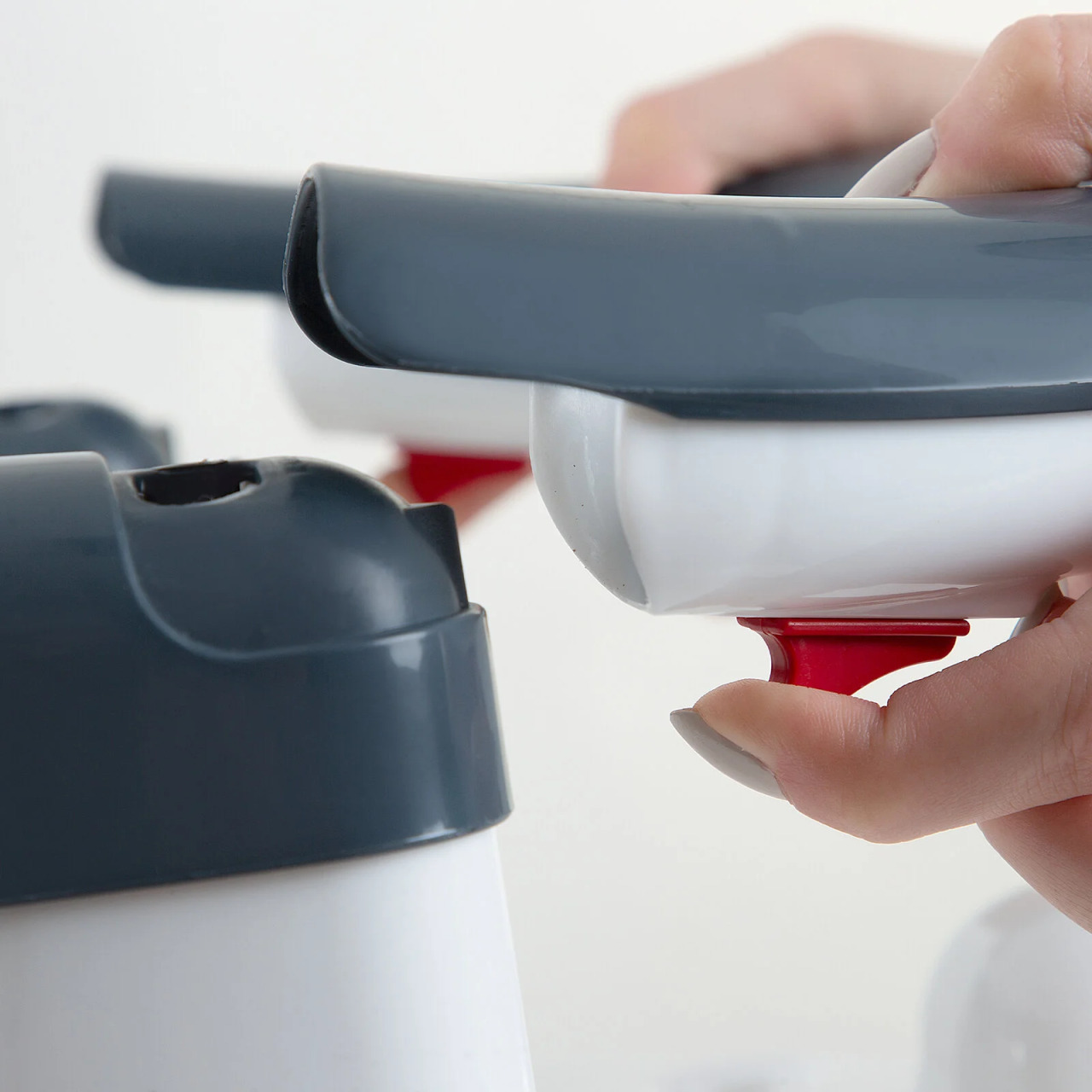 مقعد استحمام ورضاعة بيبي جيم بفتحة جانبية، لون أنثراسيت - 4