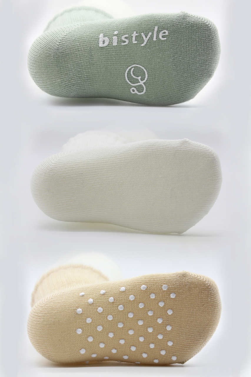 جوارب قطنية أساسية مانعة للانزلاق من بايستايل، عبوة من 3 قطع، BS10106، لون بيج فاتح - 3