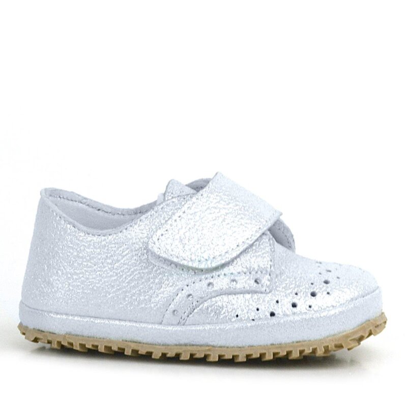 حذاء أطفال من الجلد الطبيعي بشريط فيلكرو باللون الرمادي الفضي - 2