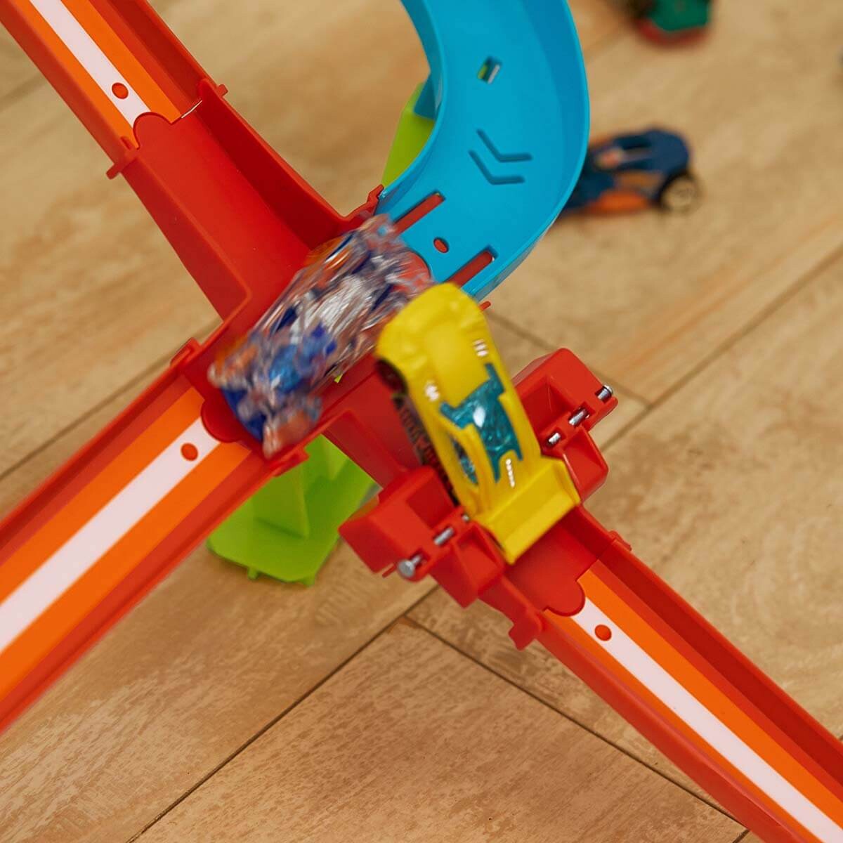 Hot Wheels Neon Yarışlar Çoklu Yarış Heyecan Pist Seti HPC07 - 4