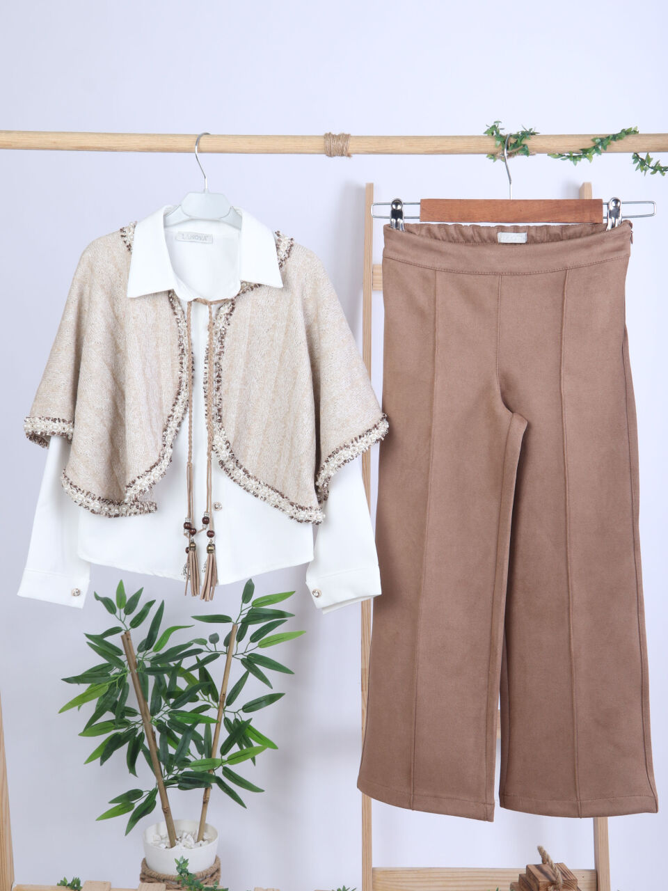 Bej Püsküllü Pançolu Gömlekli ve Bol Paça Pantolonlu 3'lü Kız Çocuk Takım 8-14 Yaş 4430 Ekru - Kahverengi - 6