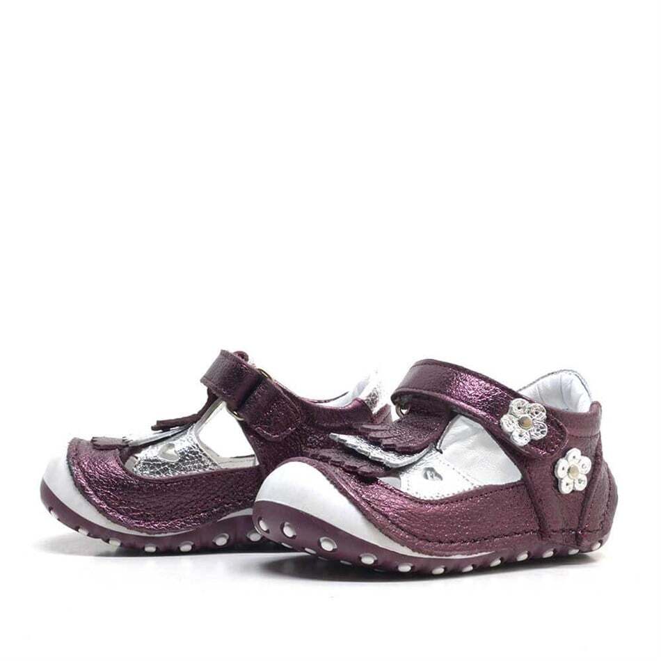 حذاء صيفي من الجلد الطبيعي مزين بشراشيب وشريط فيلكرو باللون العنابي - 3