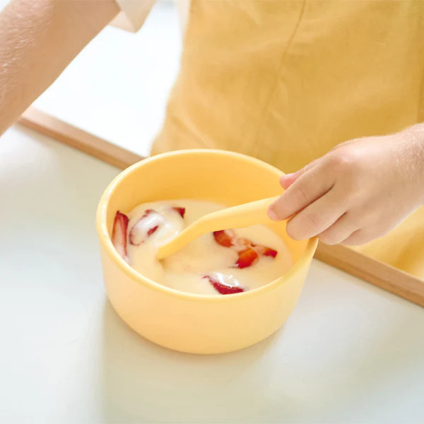 وعاء سيليكون من OiOi Basics، لون أخضر نهري - 3