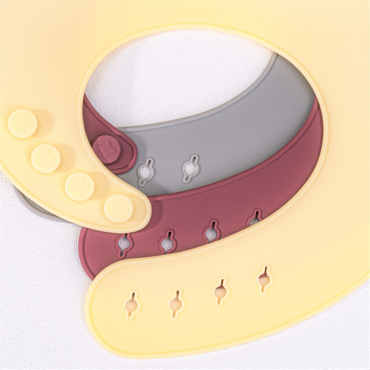 مريلة أطفال سيليكون من OiOi Basics، لون أخضر مائي - 4