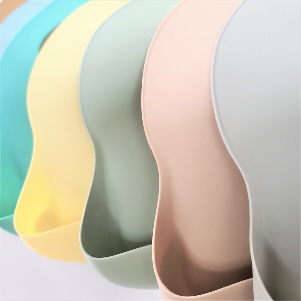 مريلة أطفال سيليكون من OiOi Basics، لون أخضر مائي - 5